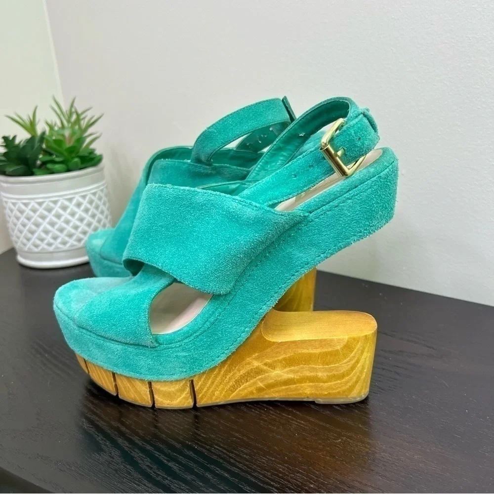 dolce vita Suede crisscross front no heel shoe size 9.5.